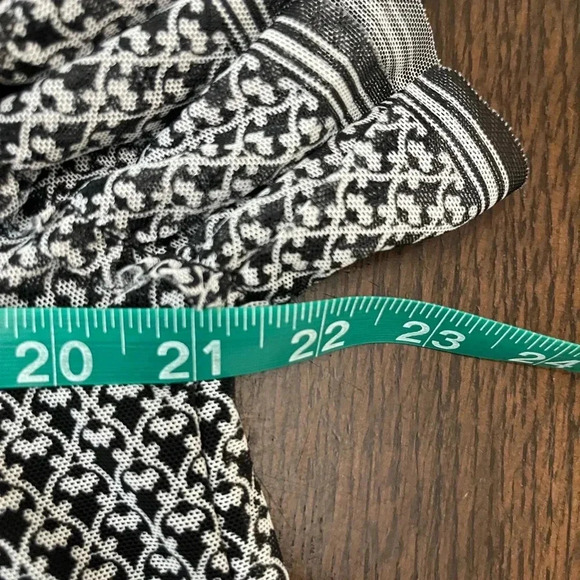 Max Studio women’s black and white blouse size large - Picture 8 of 10